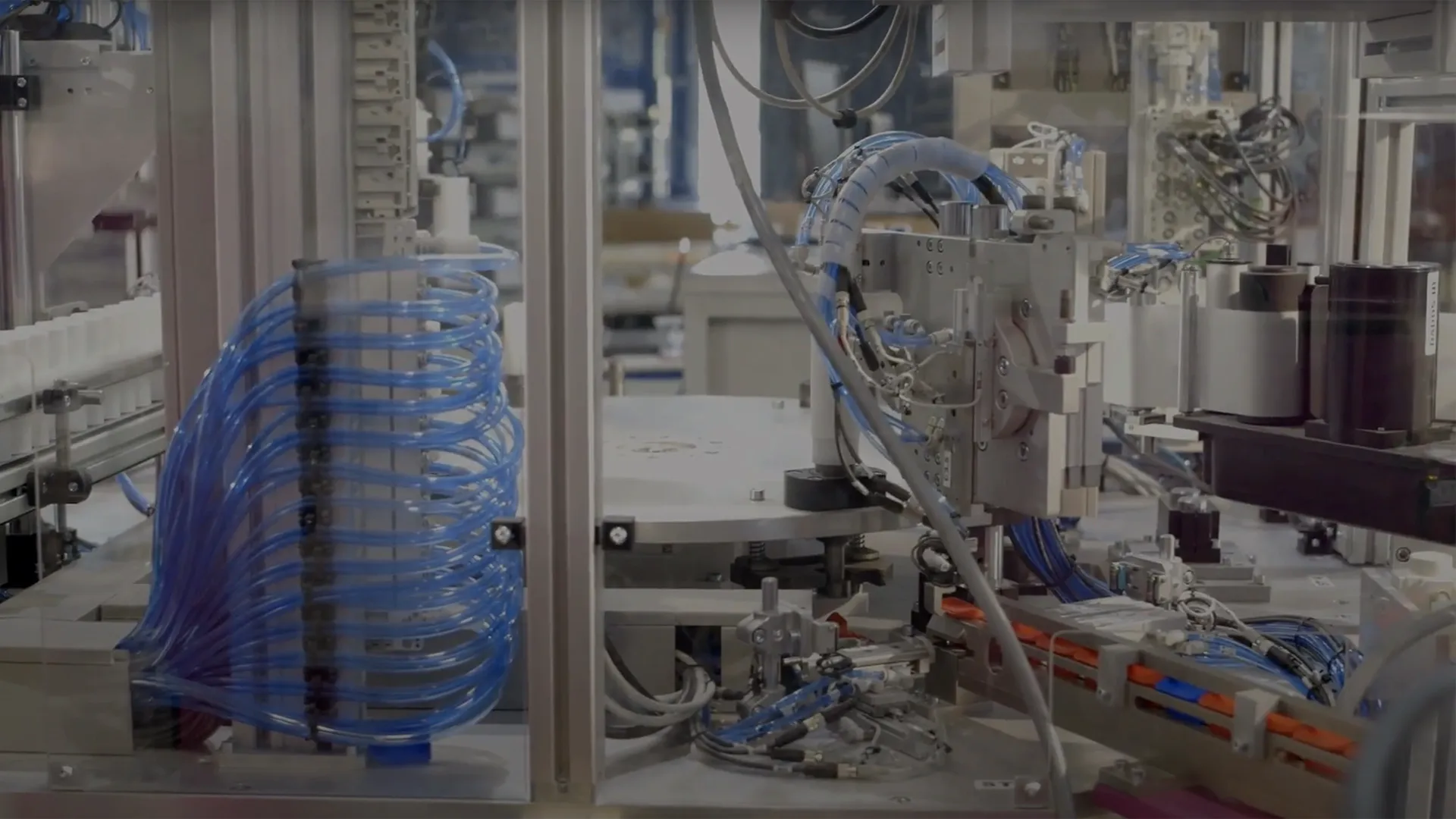 vídeo de um processo industrial inovador na fábrica da siroco